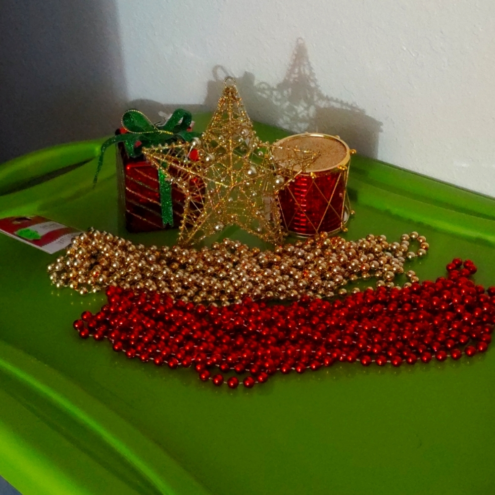 Holiday Time BRAND NEW 2 RED/GOLD GARLANDS 18FT & 3 GOLD/RED/GREEN ORNAMENTS